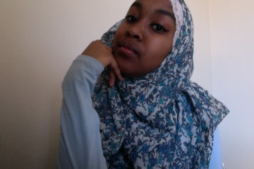 mxshti:  hijab, eyebrows and eyeliner have never been fleek-er.
