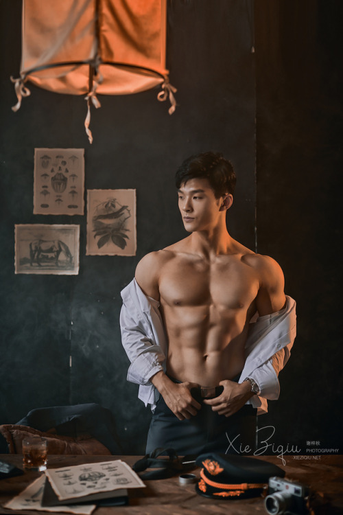 artoffreddieniem-blog: 【最受人喜欢的业余男模小哥：天天 （Demon） 】模特组照update  「为什么男体不能成为艺术创作的主题，荷尔蒙也需要一种关注。在私密的空