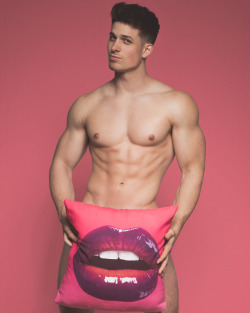 barelyfamousandnaked:  Nick Sandell (Male