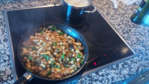 One of my favourite meals today, chickpeas with veggies. Una de mis comidas favoritas hoy, garbanzos