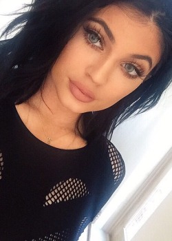 mvzzxo:  kyliefashionstyle:  @kyliejenner “For fun”  $$$