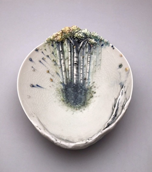 theonlymagicleftisart:Ceramics by Heesoo LeeHeesoo Lee is a ceramics artist, born and raised in Seou