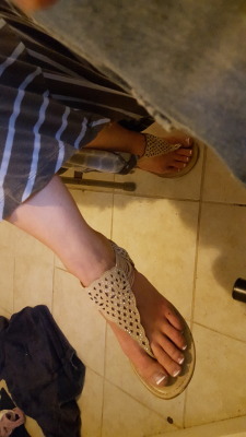 chrisfootfeind:  myprettywifesfeet:  myprettywifesfeet:my pretty wife’s ready for work.how do her feet look? French tips and sandals mmmm can’t wait for spring  Me either, then I can see all the sexy toes I want