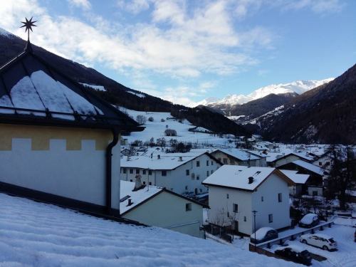 Das Skigebiet Sulden am OrtlerWenn Sie nach einem Schneeparadies mit reichlich Sonne, dem Gefühl von Freiheit und ausgezeichneten Schneeverhältnissen suchen, dann sind Sie im Skigebiet Sulden am Ortler (1.900m - 3.250m) genau richtig!
Das...