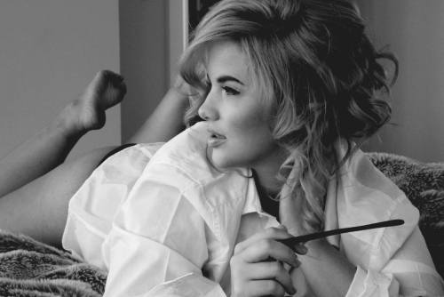 girlzwithcurves:  curvy-naughty-horny-mama:  eslamy:  Elly  Soooo beautiful!  we love Elly <3