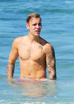 Justin Bieber Shirtless