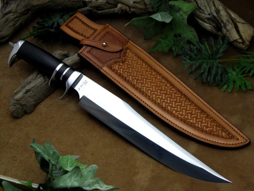gunsknivesgear:  Neilson Sub-hilt Fighter. Sweeping 12 1/4” blade forged from