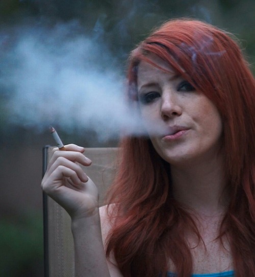 jstew2276: candysroom22: Elle smoking. Such a fucking babe! She is the most beautiful woman ever!