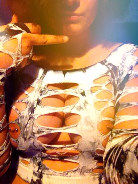 quariancartel:  enjoy my nipple piercings and my rave shirt because it’s risky