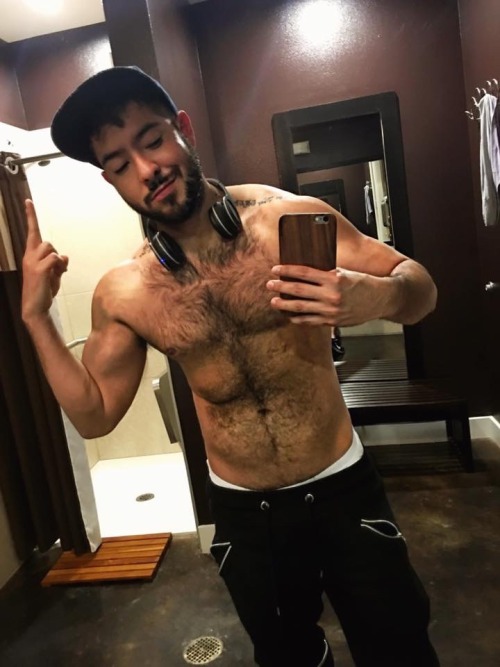 He’s so sexy!😝😝😝