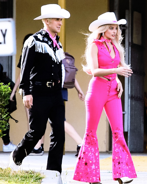 userethereal:MARGOT ROBBIE &amp; RYAN GOSLINGon the set of the film ‘Barbie’. in Los