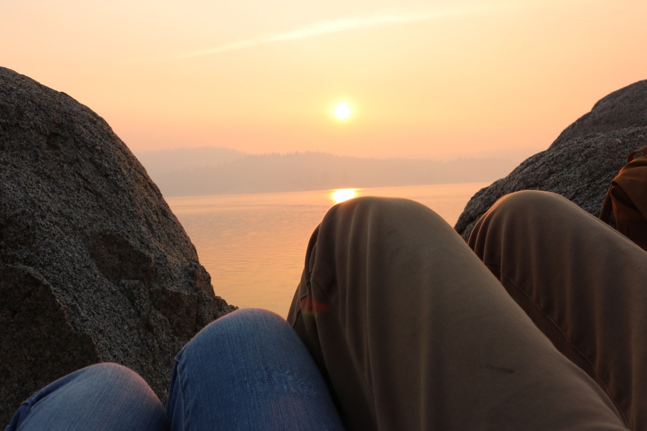 nuhstalgicsoul:  We drove to the mountains at 4:37am to sit by the lake and watch