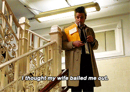 midge-maisel:1x01 & 1x02 - miriam and lenny bailing eachother out