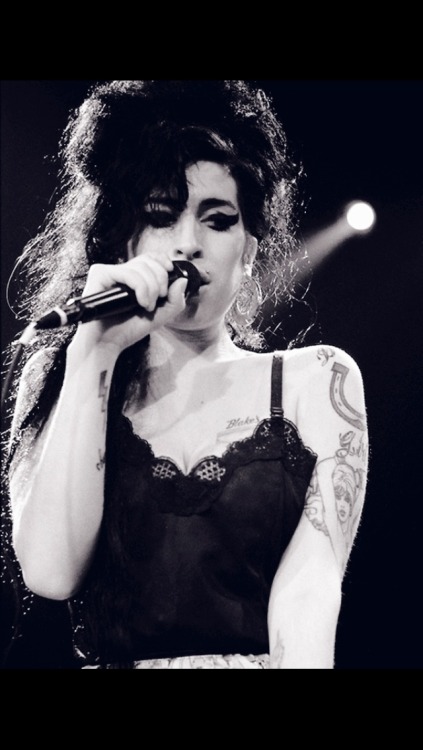 Lookporn:  RIP Amy Winehouse.   Your music does wonders for the soul.  Born September 14, 1983 Died July 23, 2011