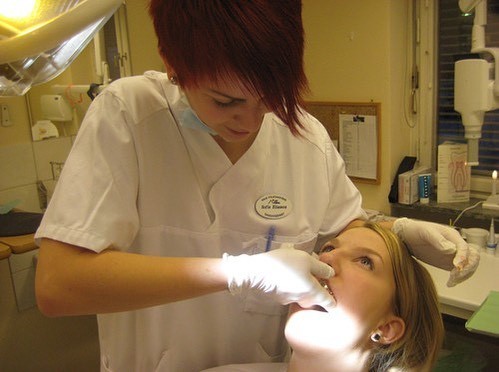 latexglovesfetish:Women putting Latex gloves in there mouth.