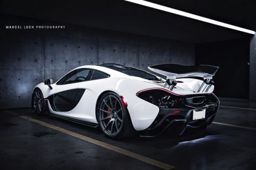 Mclaren p1 black