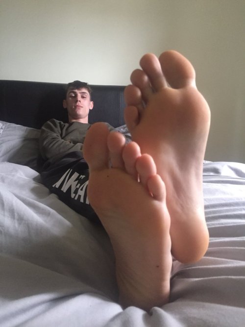 whitemalefeet:“What are you waiting around for? Lick my feet!” great feet