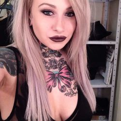 s-uiiciide:  inked girls - http://s-uiiciide.tumblr.comfollow