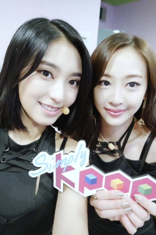 Yoon Bora &amp; DaSom (Sistar) - Simply Kpop Selcas
