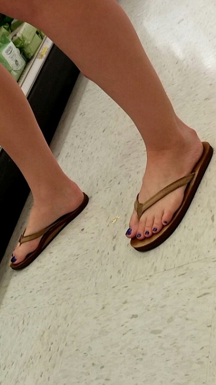 sweetcandidfeet: Teen feet