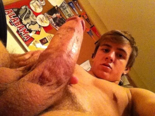 straightboyselfpics:  Reider  This horny 19 year old has a craving for pussy. He said the thing he enjoys the most is eating a girl out and making her feel good.