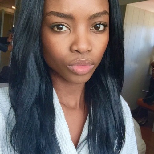 ofcourseblackisbeautiful:  fckyeahprettyafricans:  Angola ig mariaborges28  -