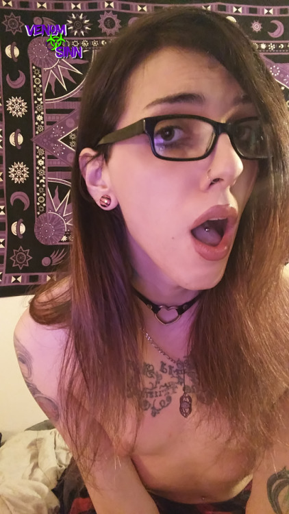 venomsinn:  Hey y’all, wanted to make a New Year’s post and also wanted to celebrate hitting A THOUSAND followers, especially since I was at 250ish less than a week ago.  Y’all are amazing and I’m happy to have you here along for the ride as
