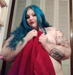 fatty-mermaid:Bath time (new photo set coming soon)