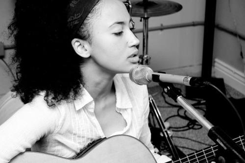 licoricewhipit:  allakinwande:  Sistas with guitars. ❤💔  Beverly Watkins, Bibi