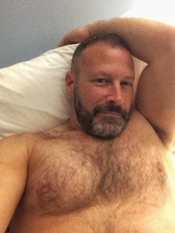 salt-and-pepper-dads:  octobear15:  YES  Fuzzy headrest chest 