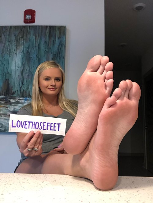 lovethosefeet: Oh my.. Got a fantastic fansign from the great @feet-from-j!She is one of the first p