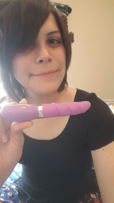 gloomy-sheep:  It’s another Gloomy Review!  Today’s product is a rippled silicone vibrator! I must say I think this is my favorite Pink B.O.B product so far. It’s silicone which is one of my favorite materials for vibrators. And the ripples that