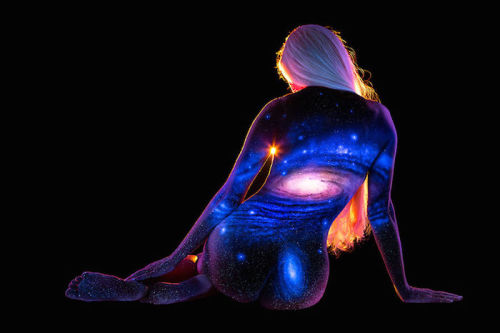 wnq-writers: culturenlifestyle:Stunning Black Light Bodyscapes by John PoppletonAmerican photog