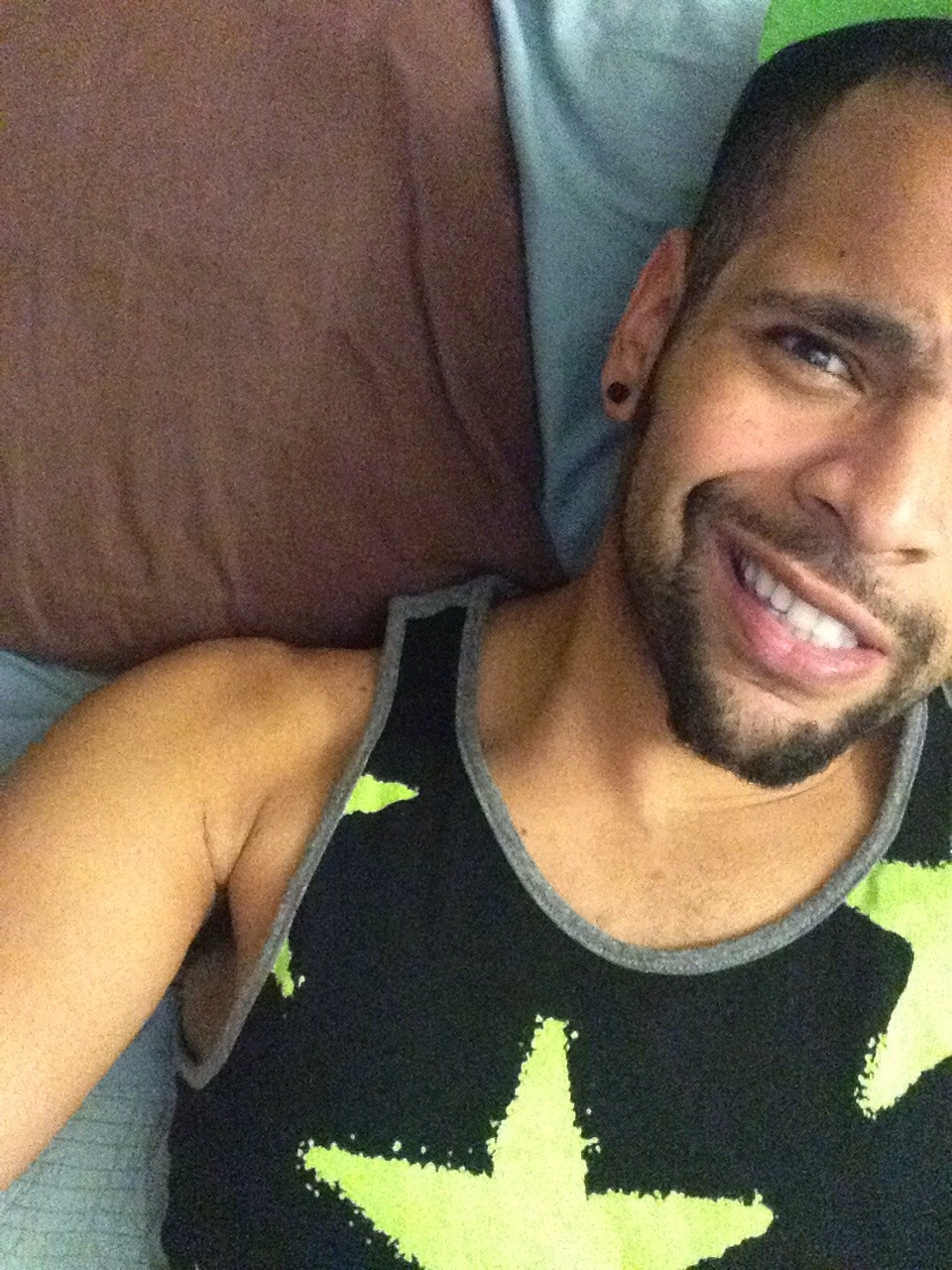ariisconfused:  I should be getting ready for work but instead I’m taking selfies