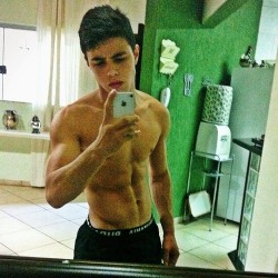 sjcollegeboi:  fit-as-fuck, bro…