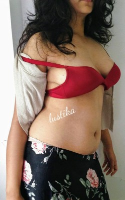 lustika:  Love to squeeze the beauty. She being seductive goddess. Never enough of her.