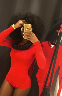 black-chalewotey:  Fitting room chronicles