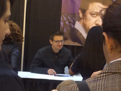 Here’s a few pictures from Jeremy’s autograph session on Saturday. He was standing by th