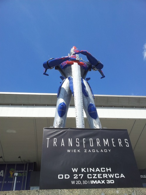 witcherlet: informacjeoczywiste: Optimus Prime epic fail Ah yes. The polish AoE promotion campaign&h