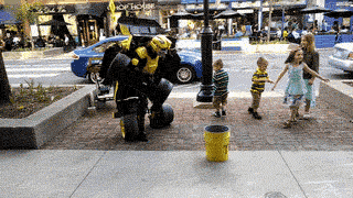cosplaysleepeatplay:  Best transformer cosplay. Kids like it so much, me too. Source: The Best 10 Cosplay Gifs Of The Day 
