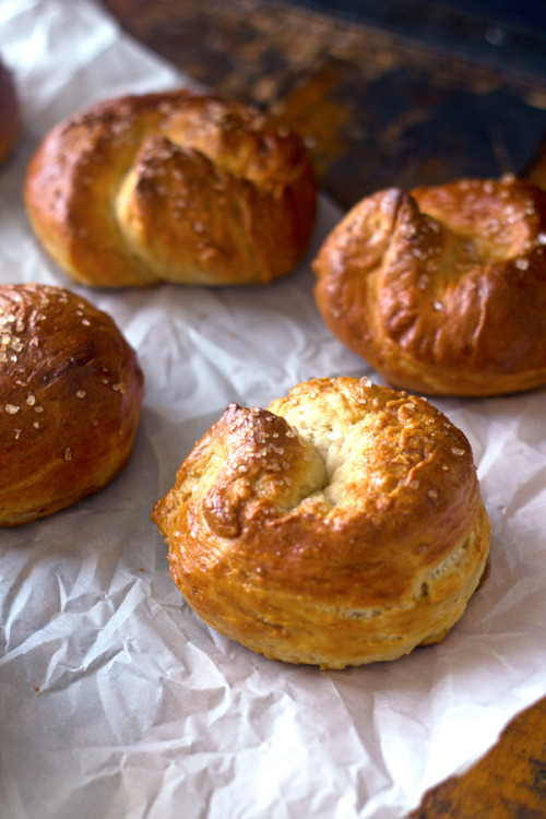 fullcravings:  Pretzel Buns