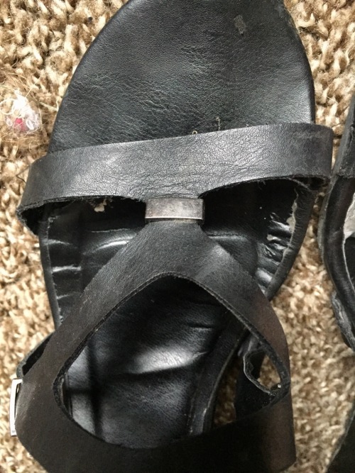 happyteenfeet: Anyone out there interested in buying and worshipping my favorite pair of sandal heel
