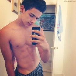Jockdays:  Hungcollegedick:  I Follow Back 100%  Hot Studs, Hung Jocks, And Thick