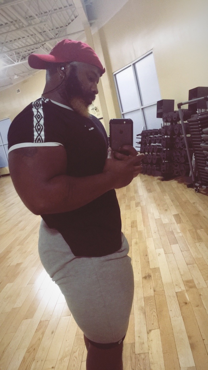 work-it-out-zaddy:  dabesticanbe:  💋💋  Look at @dabesticanbe sexy azz