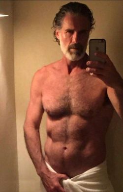 superdadlover:  Sexy Hairy Man!