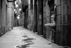 Barcelona, old town, young woman. By Daniel