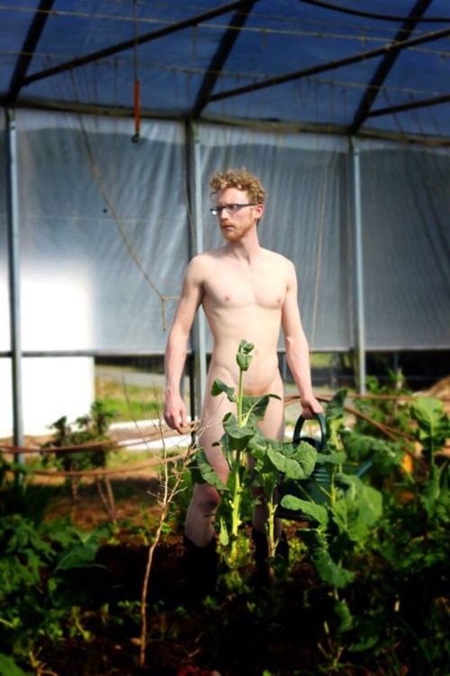 yardsandtail:  A very sexy farmer from Ontario…  I’m excited to be able to include this handsome man. Thanks buddy. Looking forward to woofing with you.   It’s World Naked Farming Day btw! Get naked! 