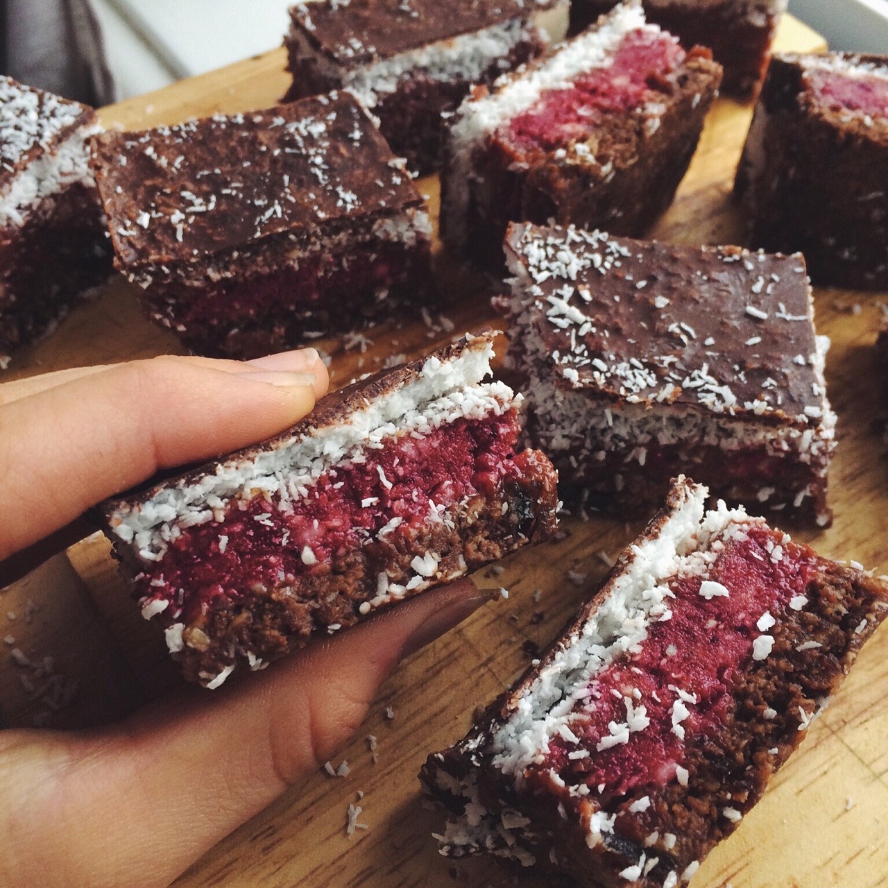 annietarasova:  &gt;RAW VEGAN CHERRY RIPE&lt;  INGREDIENTS Base: 17-20 soaked