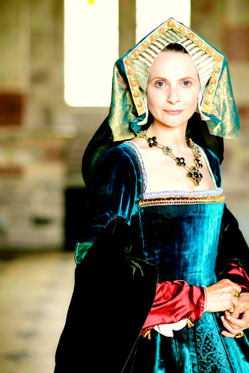 queencatherineparr:Alice Platten as Catherine Parr in BBC’s Six Wives With Lucy Worsley