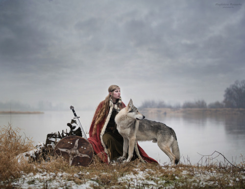 mymodernmet:Magdalena Russocka’s Fairytale-Inspired Portraits Explore Enchanting Worlds o